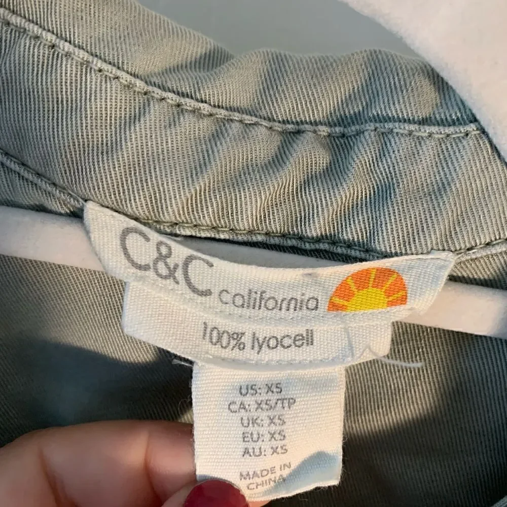 C&C California EUC light green button down shirt Size XS